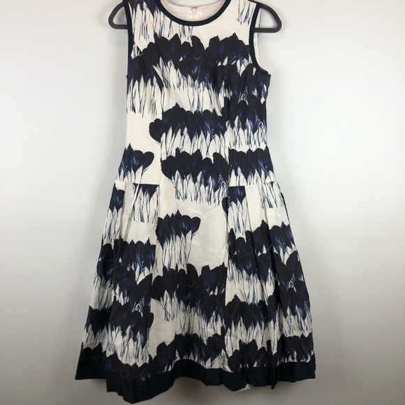 Carmen Marc Valvo White and Navy Dress - Picture 1 of 2